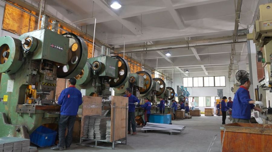the workshop of Solar grounding lugs