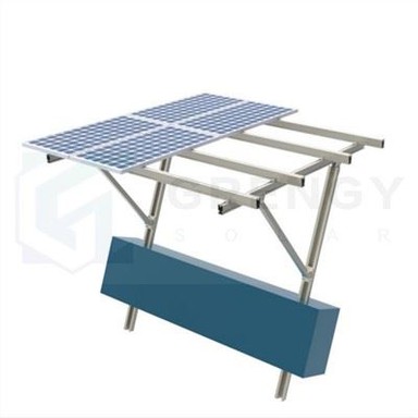 Zabijanje pile zemaljski solarni montažni sustav