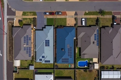 Krovni solarni skokovi u Australiji, porast potražnje za kućnim baterijama