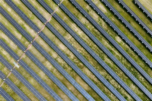 Globalni solarni dodaci dosegli su 664 GW u 2025